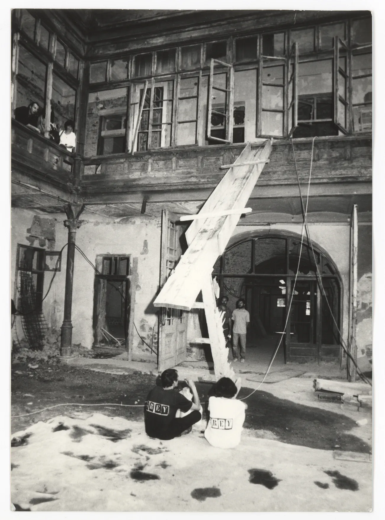 Gusztáv Ütö & Réka Kónya, Gri, Zona 1, 1993, foto Stelian Acea, copyright Arhiva Festivalului Zona